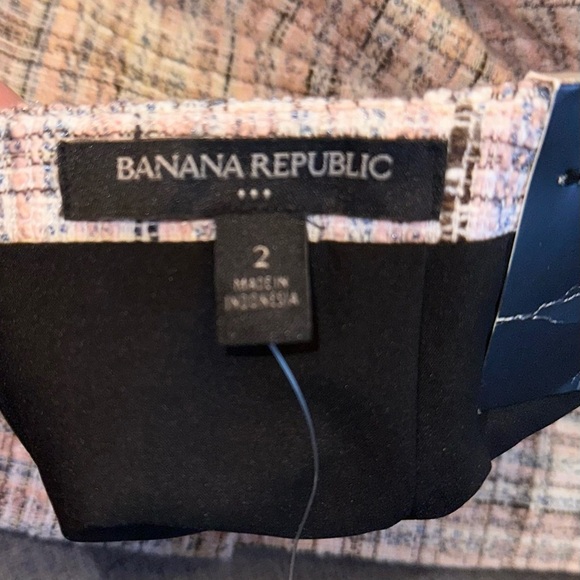 Banana Republic | Pink Tweed Pencil Skirt - Size 2 - NWT - Picture 2 of 7